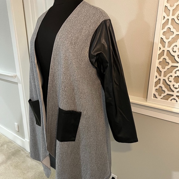 SHEIN Gray and Black Cardigan - Picture 3 of 7